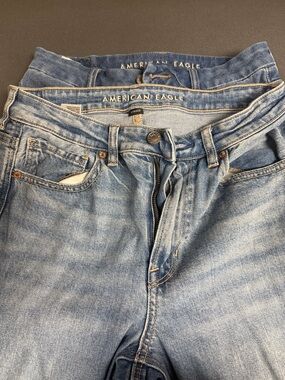 American Eagle size 6 short Women's Distressed Blue Jeans bundle of 2